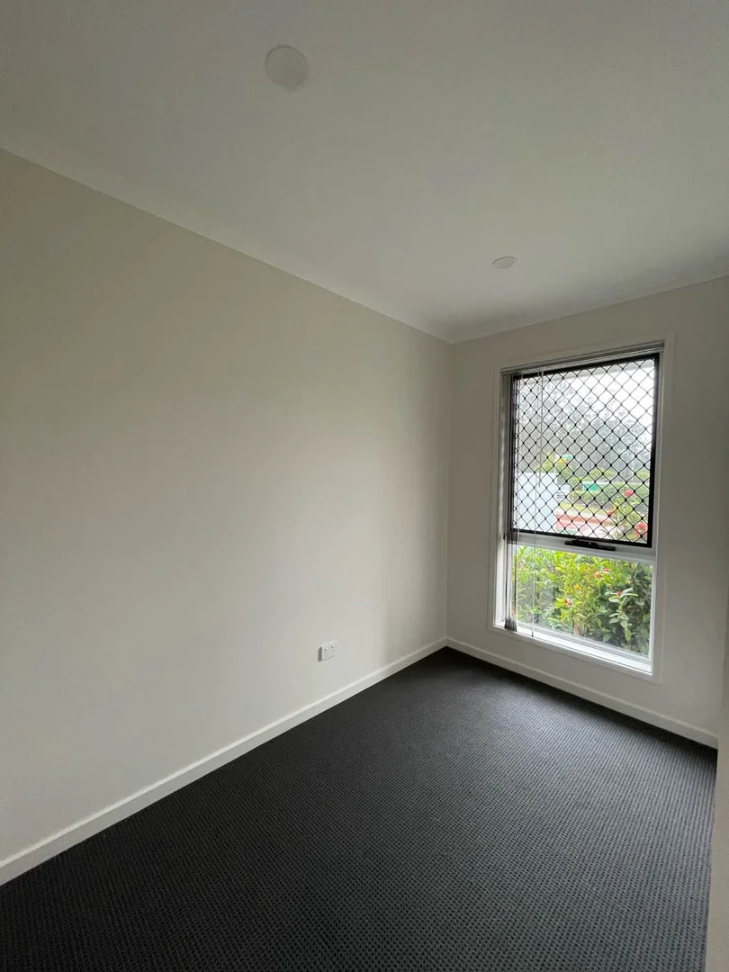 Additional image 2 of 1 Johnstone Place, Riverview QLD 4303