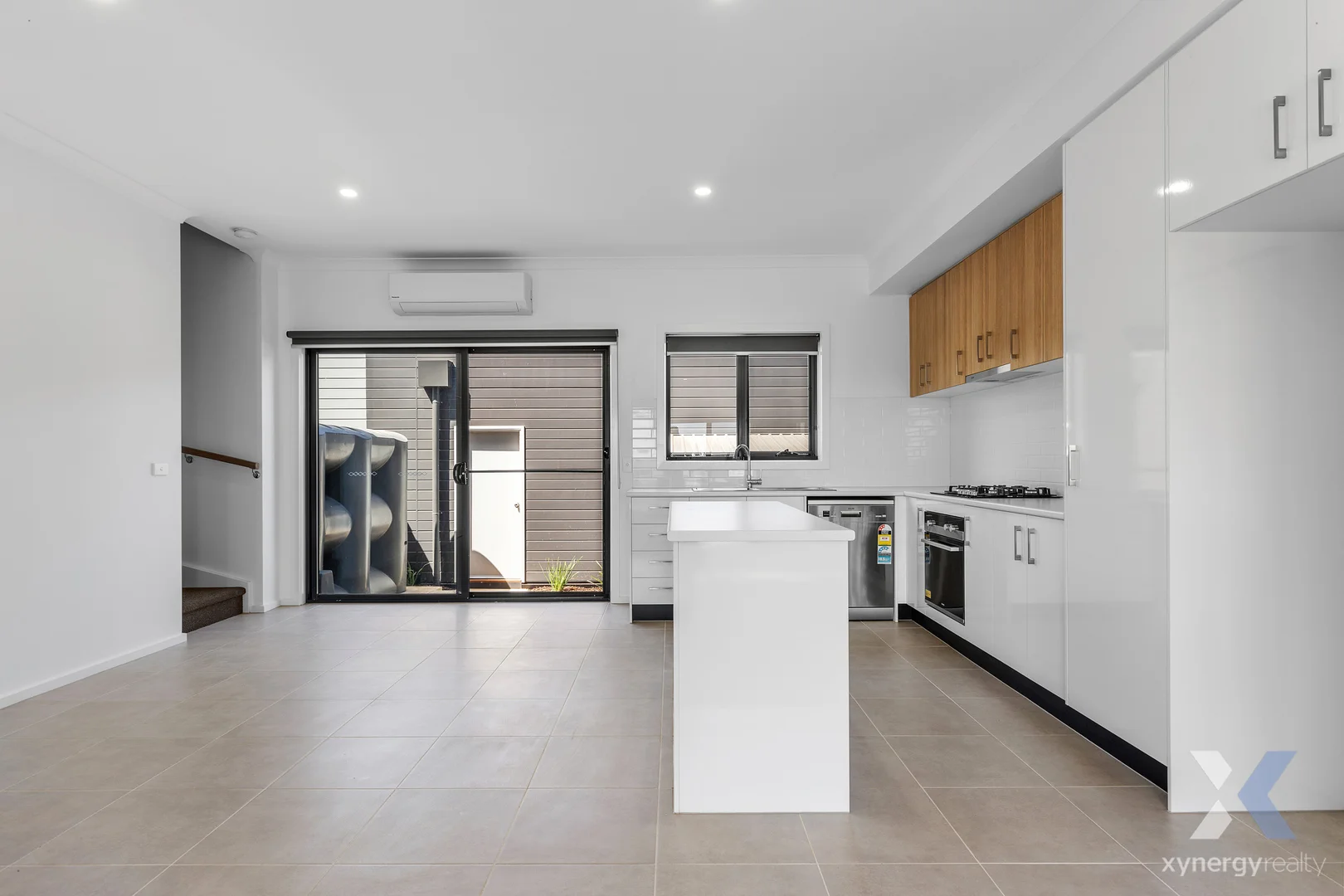 34 Kimzy Circuit, Werribee VIC 3030 photo 3