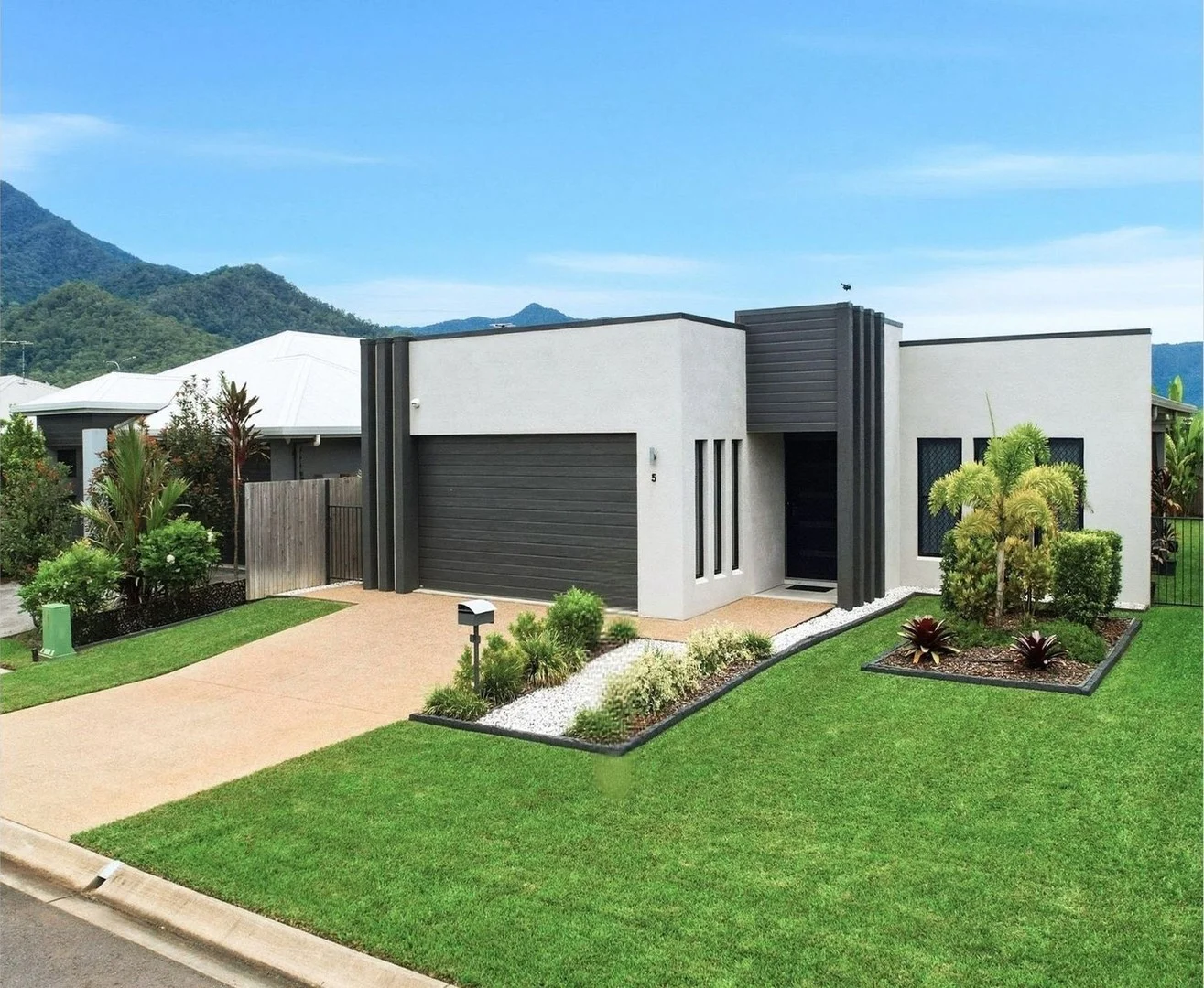 5 Lochern Elbow, Mount Peter QLD 4869