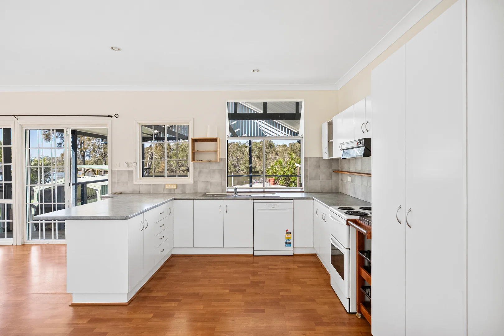 Additional image 2 of 302 Geoffrey Road, Chittaway Point NSW 2261