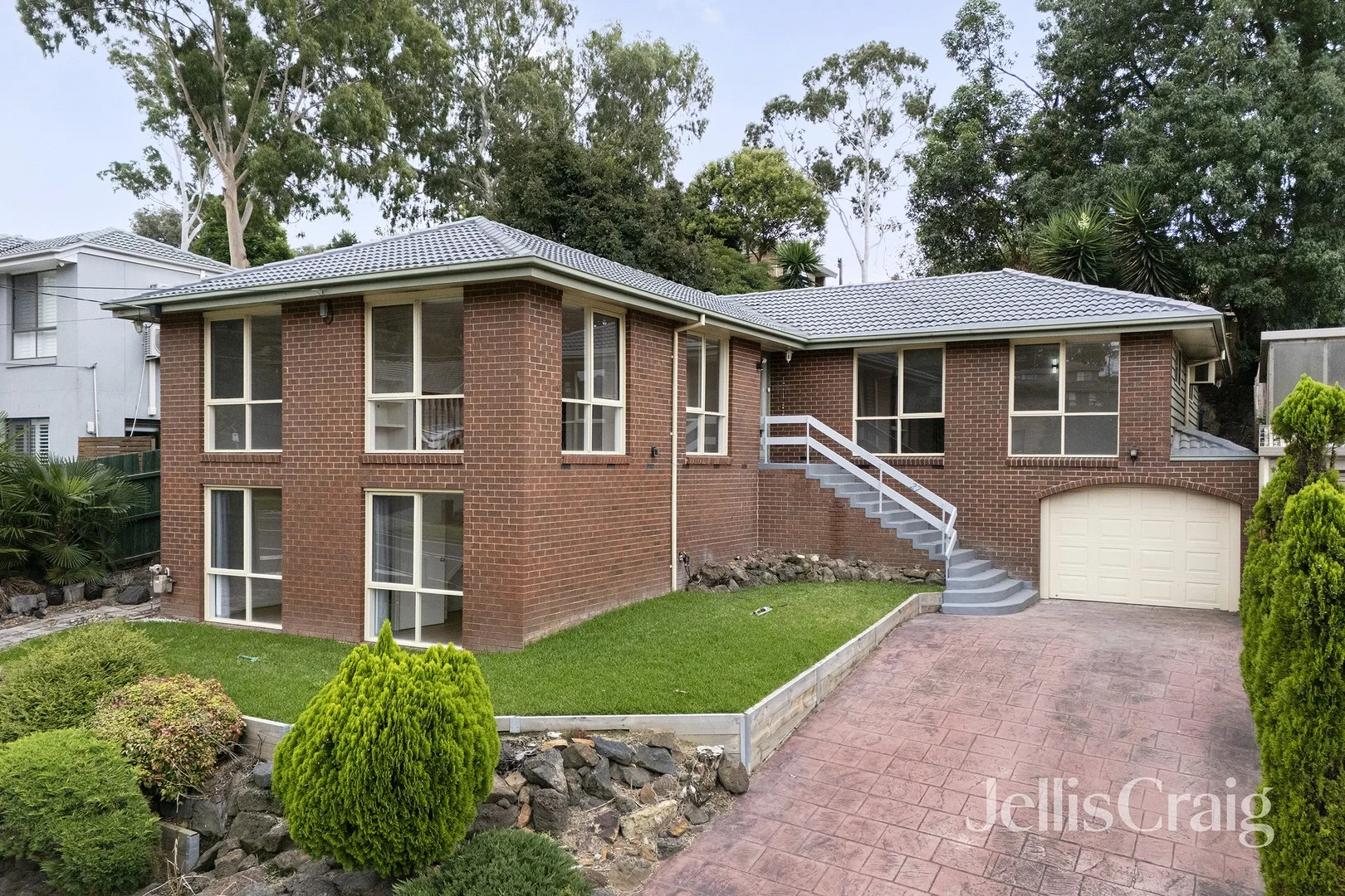 27 Booyan Crescent, Greensborough VIC 3088
