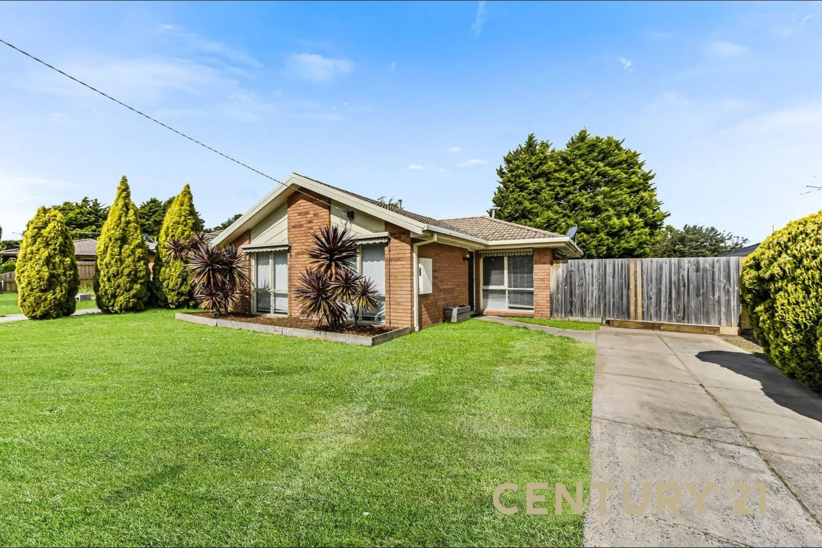 8 Canungra Close, Hampton Park VIC 3976 photo 2