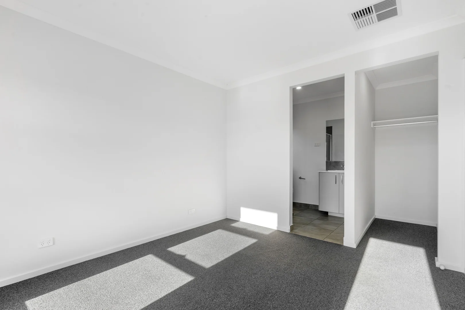 28 Bushranger Circuit, Beveridge VIC 3753 photo 3