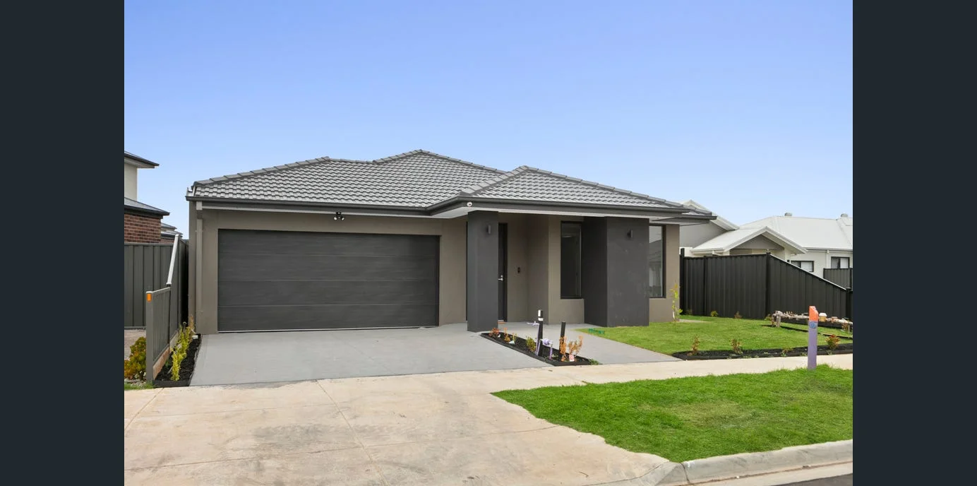 33 Cinder Dr, Tarneit VIC 3029