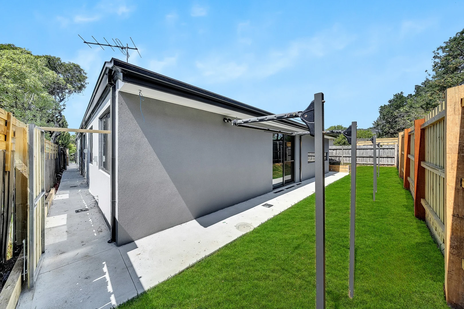 Additional image 11 of 1 and 2/118 Power Road, Doveton VIC 3177