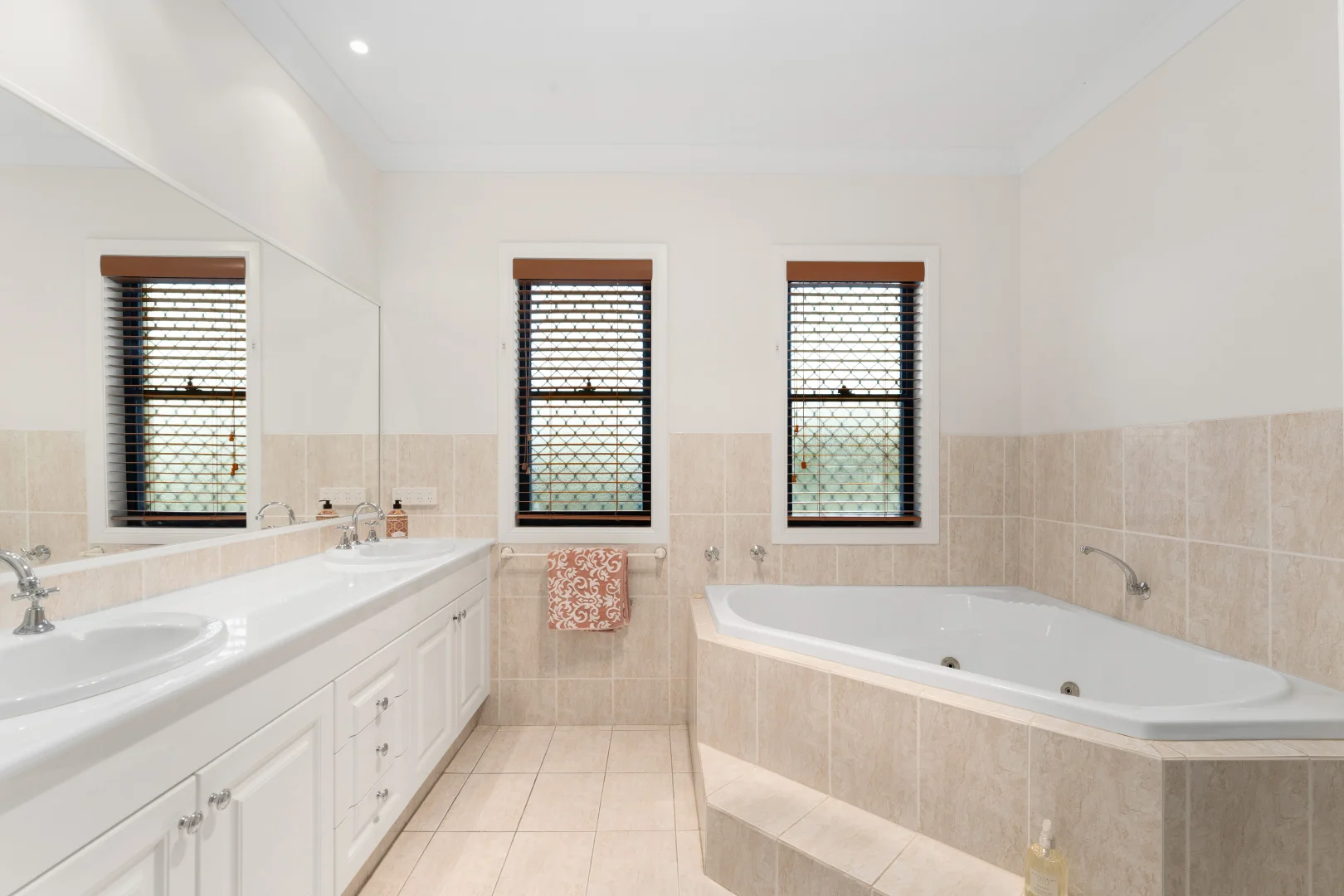 Additional image 9 of 30 Nottinghill Gate Drive, Arundel QLD 4214
