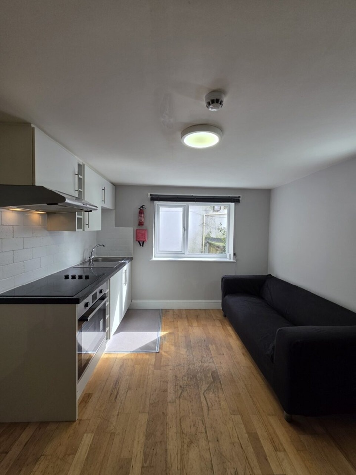 2 Bed Flat, Pen-Y-Lan Road, CF24, N1 7GU