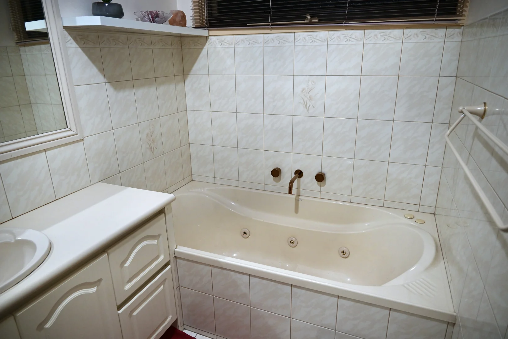 Additional image 5 of 48 Bimbadeen Drive, Mooroolbark VIC 3138