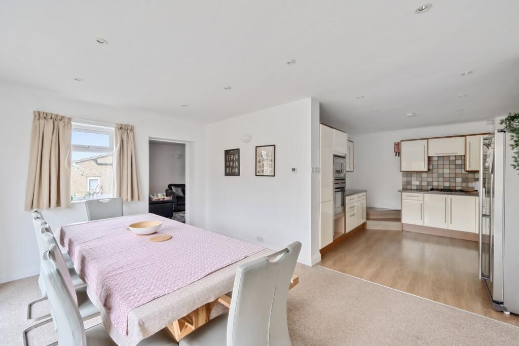 4 Bed Semi-Detached House, Town Furze, OX3, N1 7GU