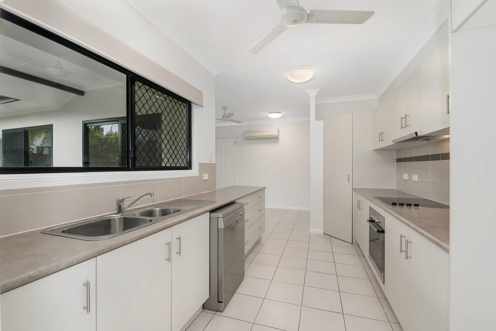 10 Willunga Close, Douglas QLD 4814 photo 4