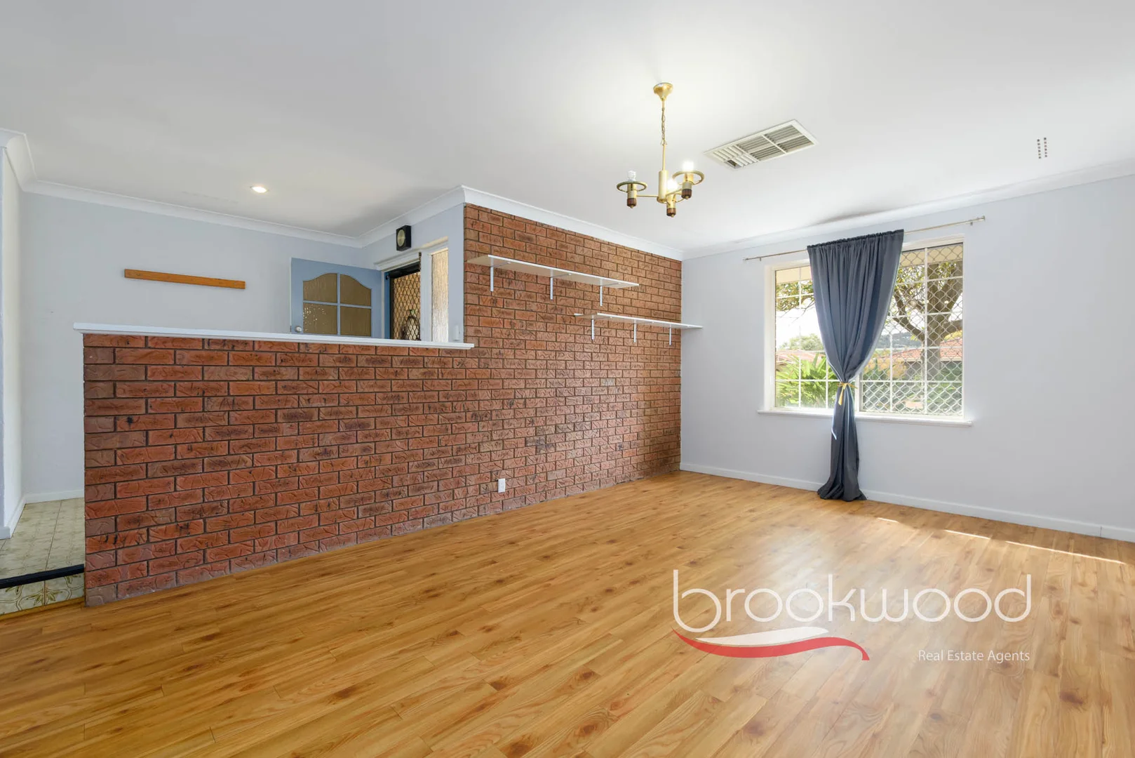 29 Travers Way, Swan View WA 6056 photo 4