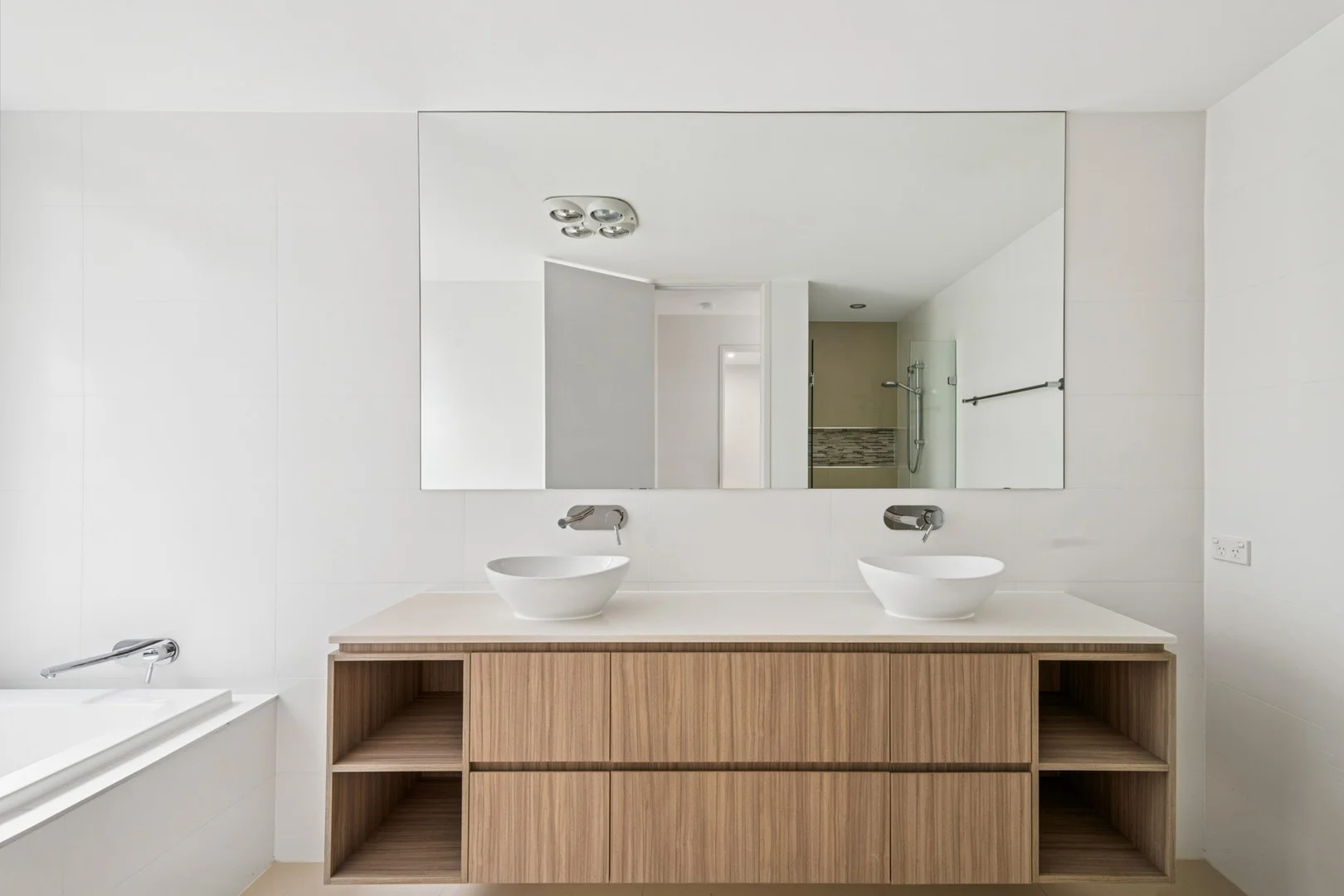 Additional image 18 of 1069 Edgecliff Drive, Hope Island QLD 4212