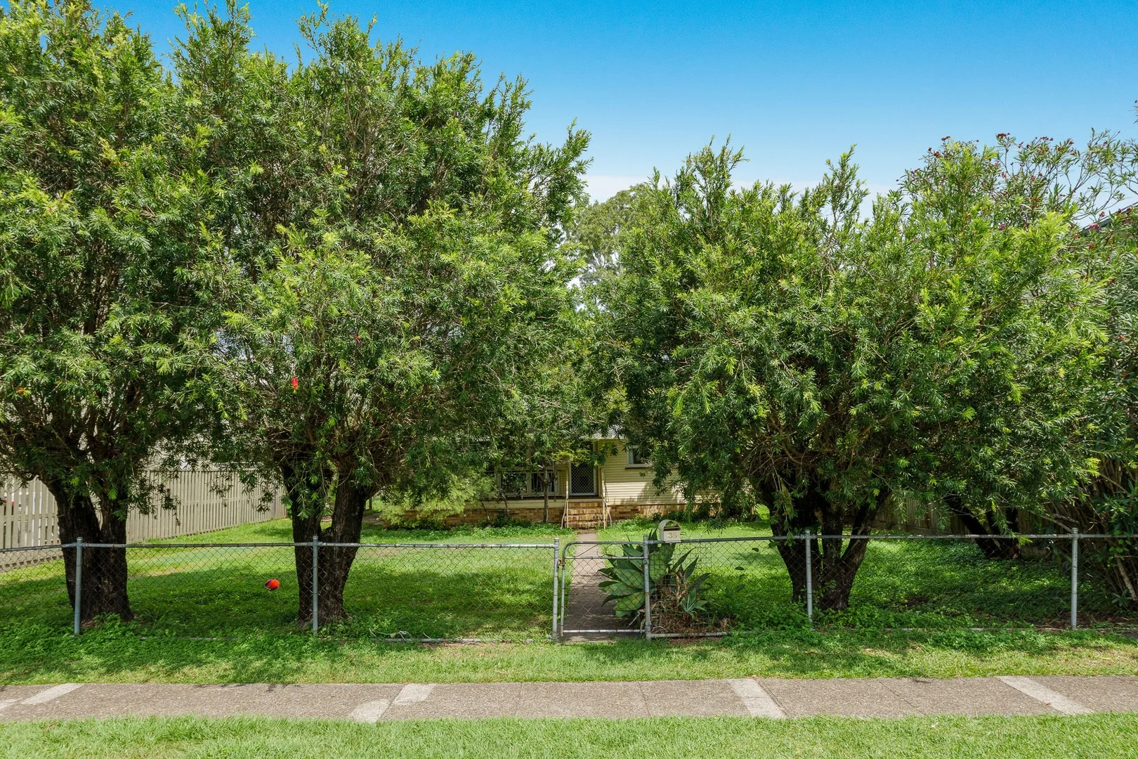 38 Barton Road, Hawthorne QLD 4171