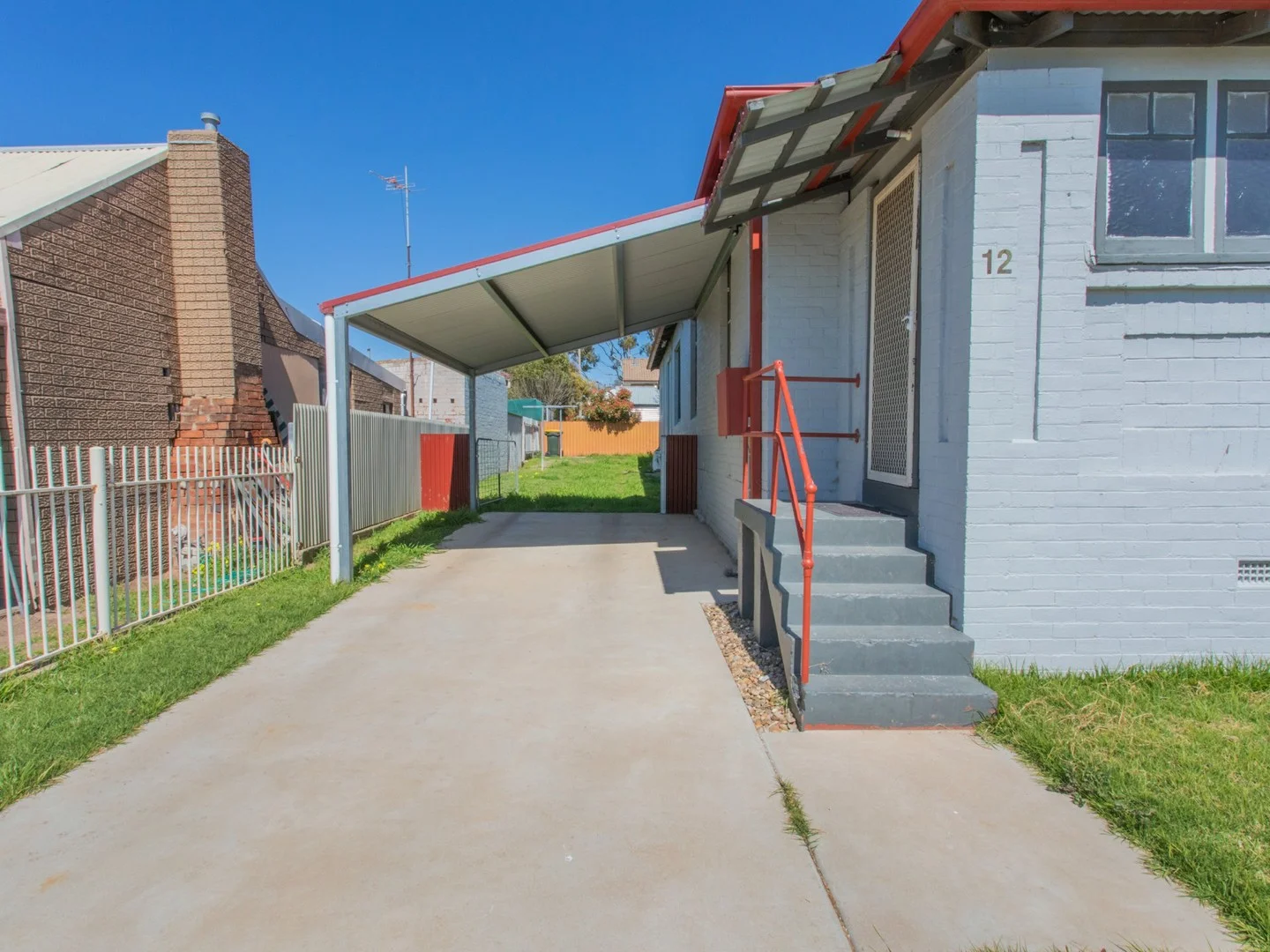 Room 1/12 Spring Street, Young NSW 2594 photo 4