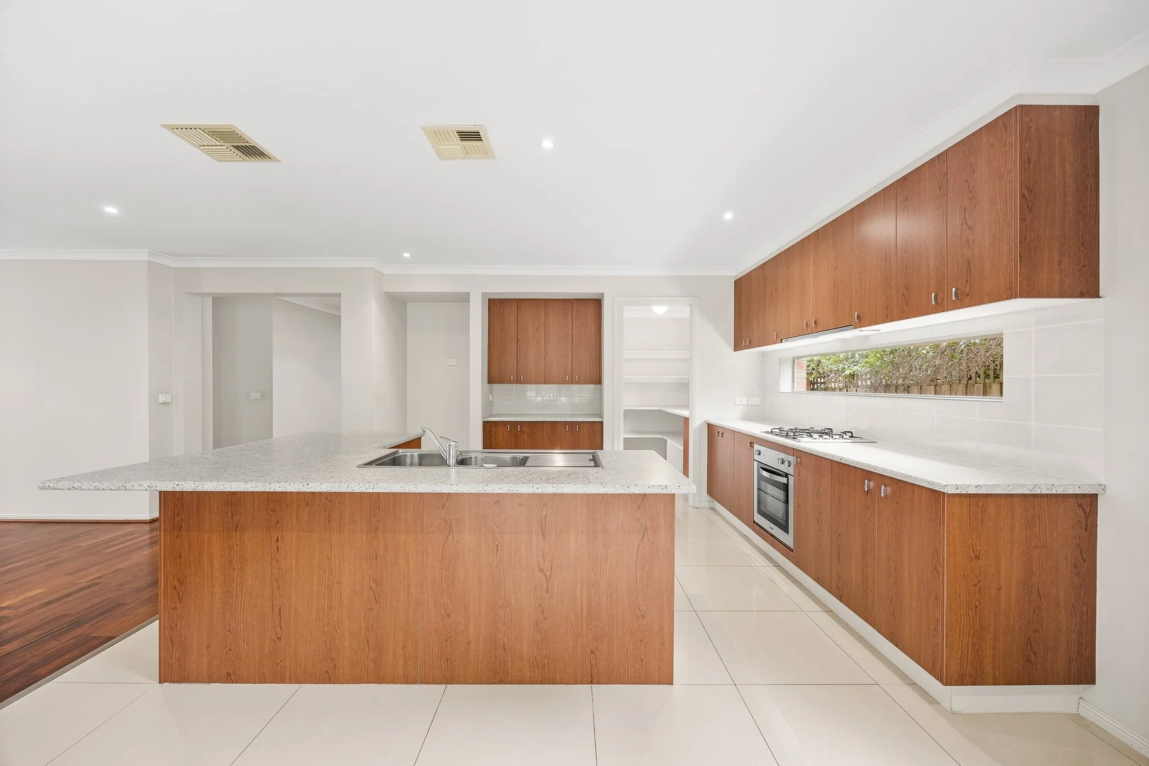 16 Glen Tower Drive, Glen Waverley VIC 3150