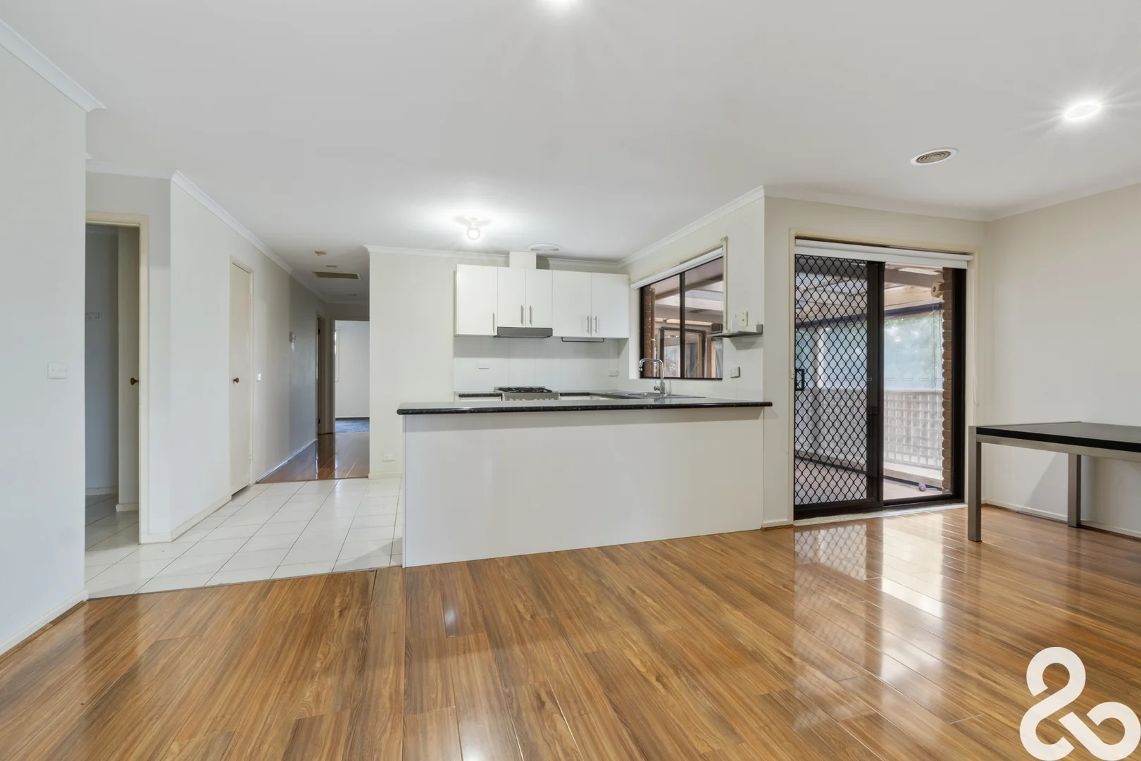 2 Victor Court, Hampton Park VIC 3976 photo 3