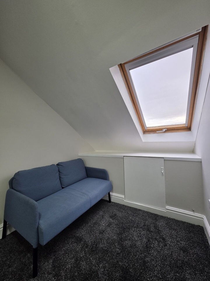 1 Bed Flat, Broadway, CF24, N1 7GU