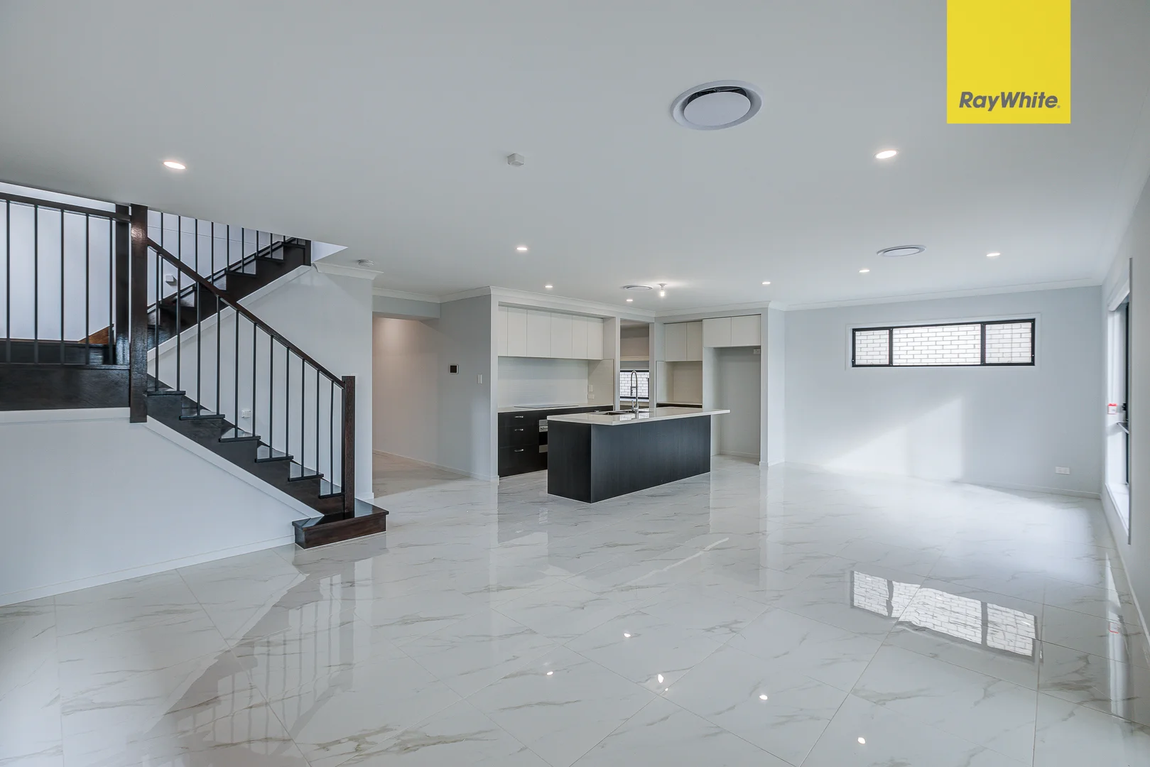 Additional image 3 of 14 Prahan Crescent, Parkinson QLD 4115
