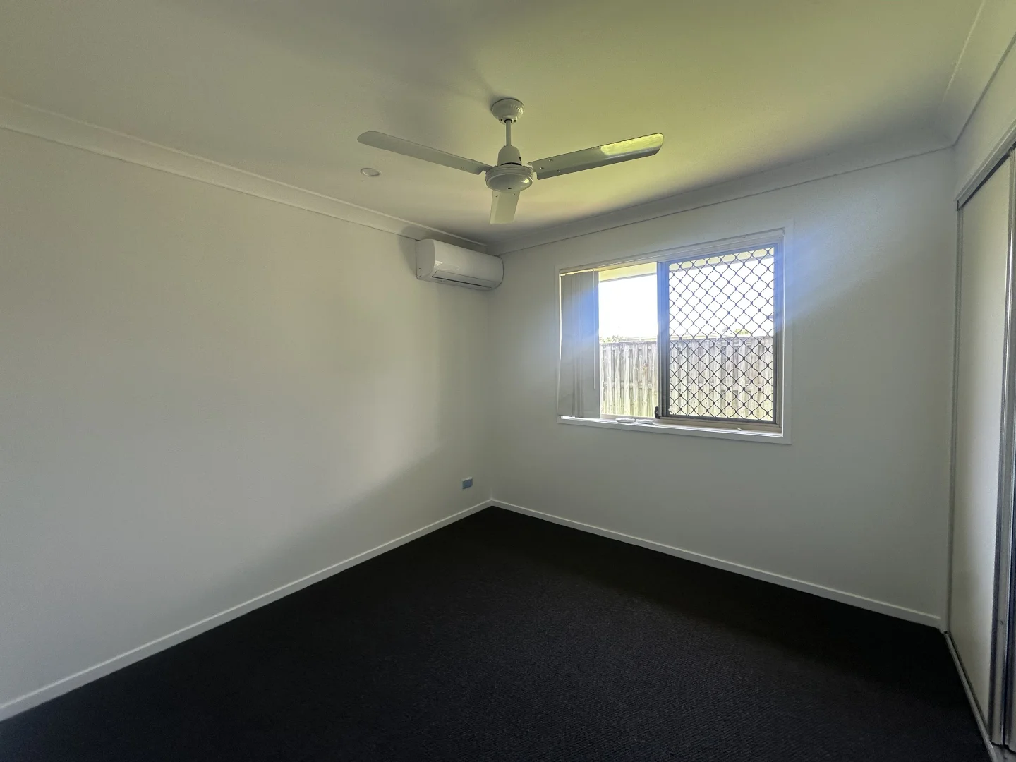 16 Burleigh Ct, Blacks Beach QLD 4740 photo 4