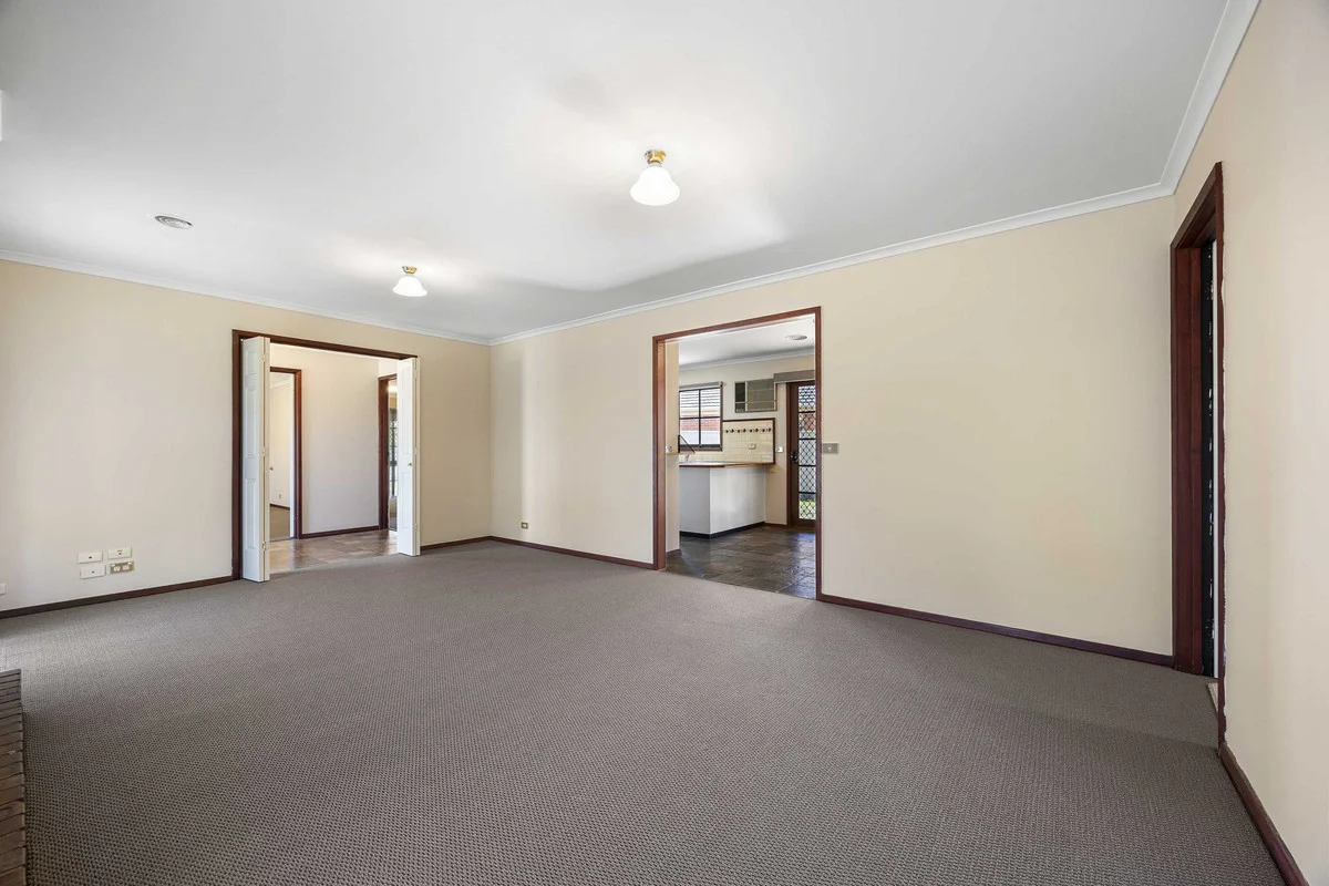 6 Jasmine Drive, Delacombe VIC 3356 photo 3
