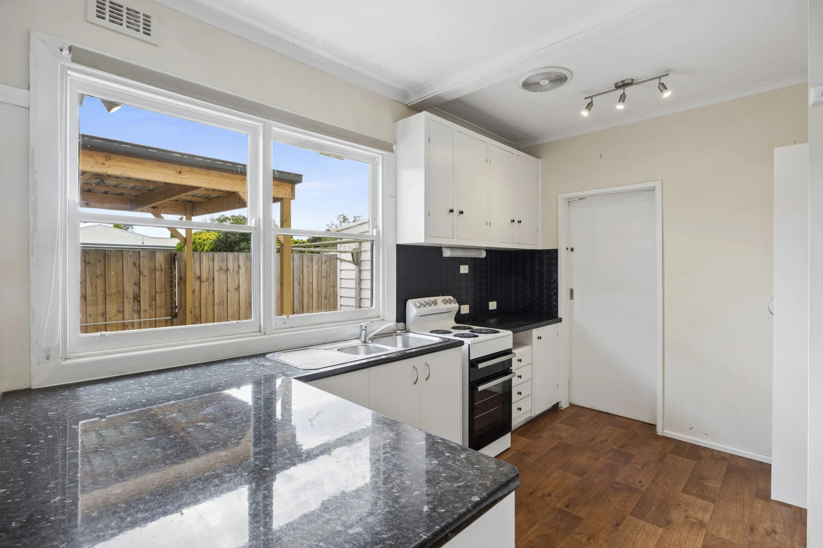 69 Jennings St, Colac VIC 3250 photo 2