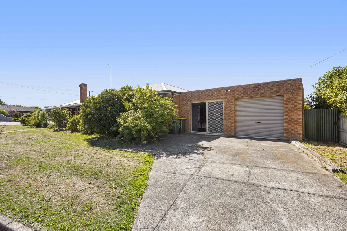 6 Jasmine Drive, Delacombe VIC 3356 photo 2