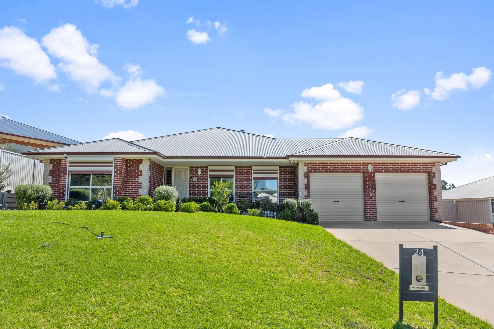 24 Yanko Crescent, Bourkelands NSW 2650