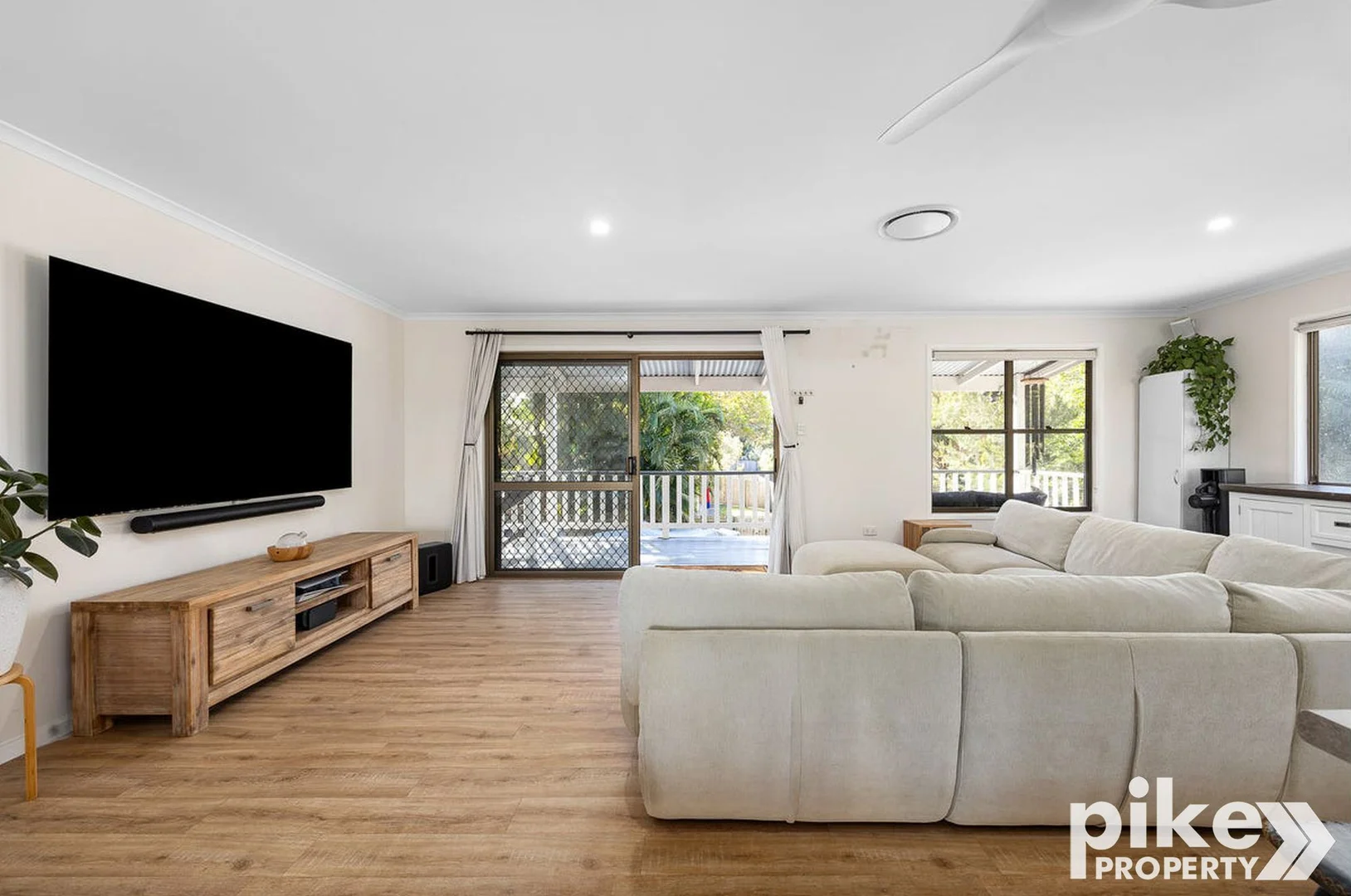 4 Leach Avenue, Landsborough QLD 4550 photo 4