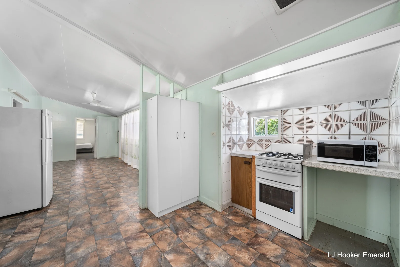26 Esmond Street, Emerald QLD 4720 photo 4