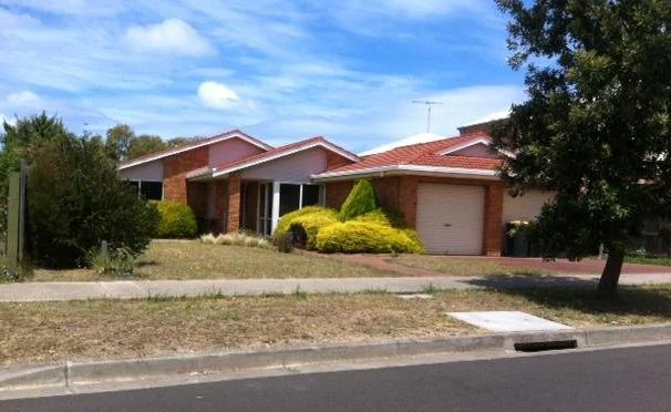 16 Holyhead Dr, Torquay VIC 3228