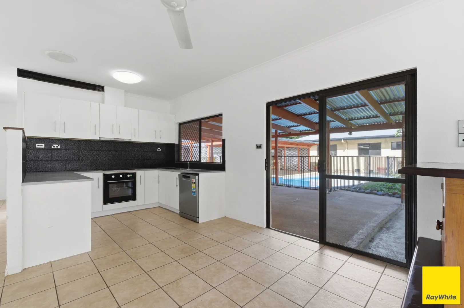 5 Lesley Street, Smithfield QLD 4878 photo 3