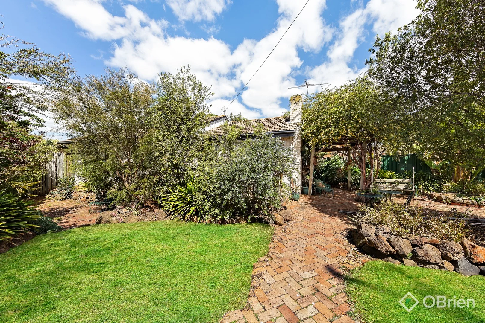 9 Andrew Road, St Albans VIC 3021