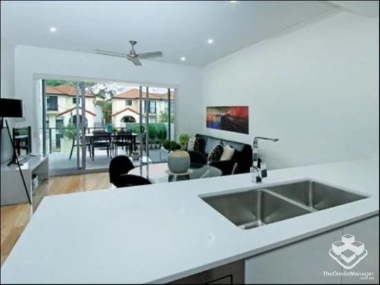 7/2 Laurence St, St Lucia QLD 4067 photo 2