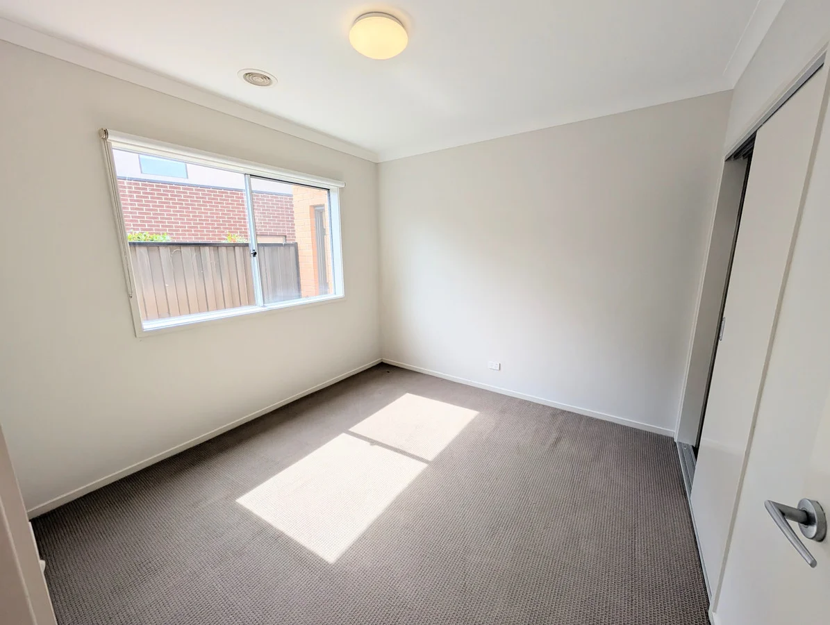 Additional image 10 of 33 Peninsula Crescent, Craigieburn VIC 3064