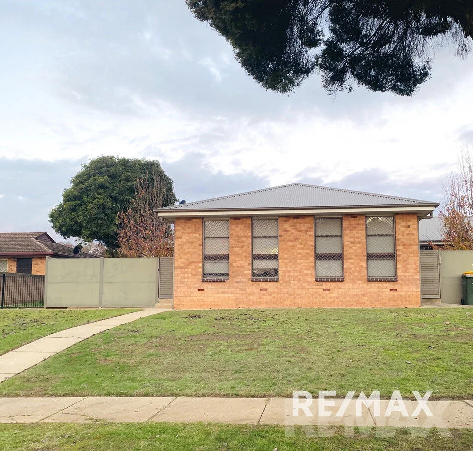4/1-3 Bavaria Street, Tolland NSW 2650