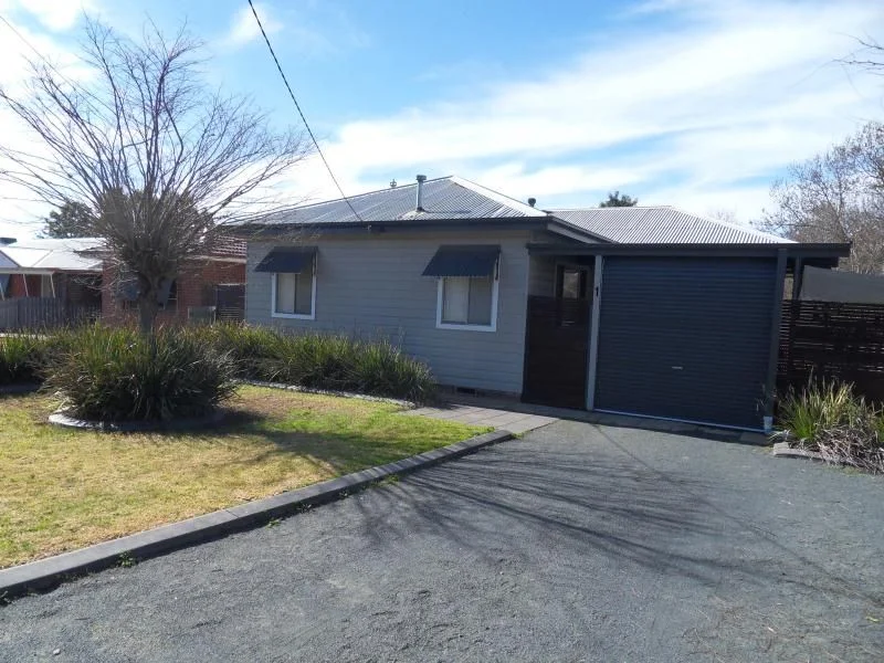 1 Montgomery Street, Ashmont NSW 2650