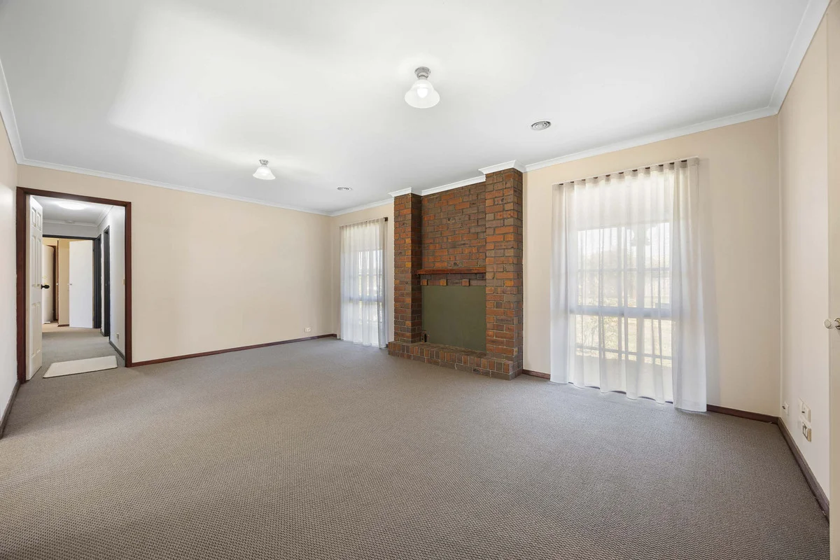6 Jasmine Drive, Delacombe VIC 3356 photo 4