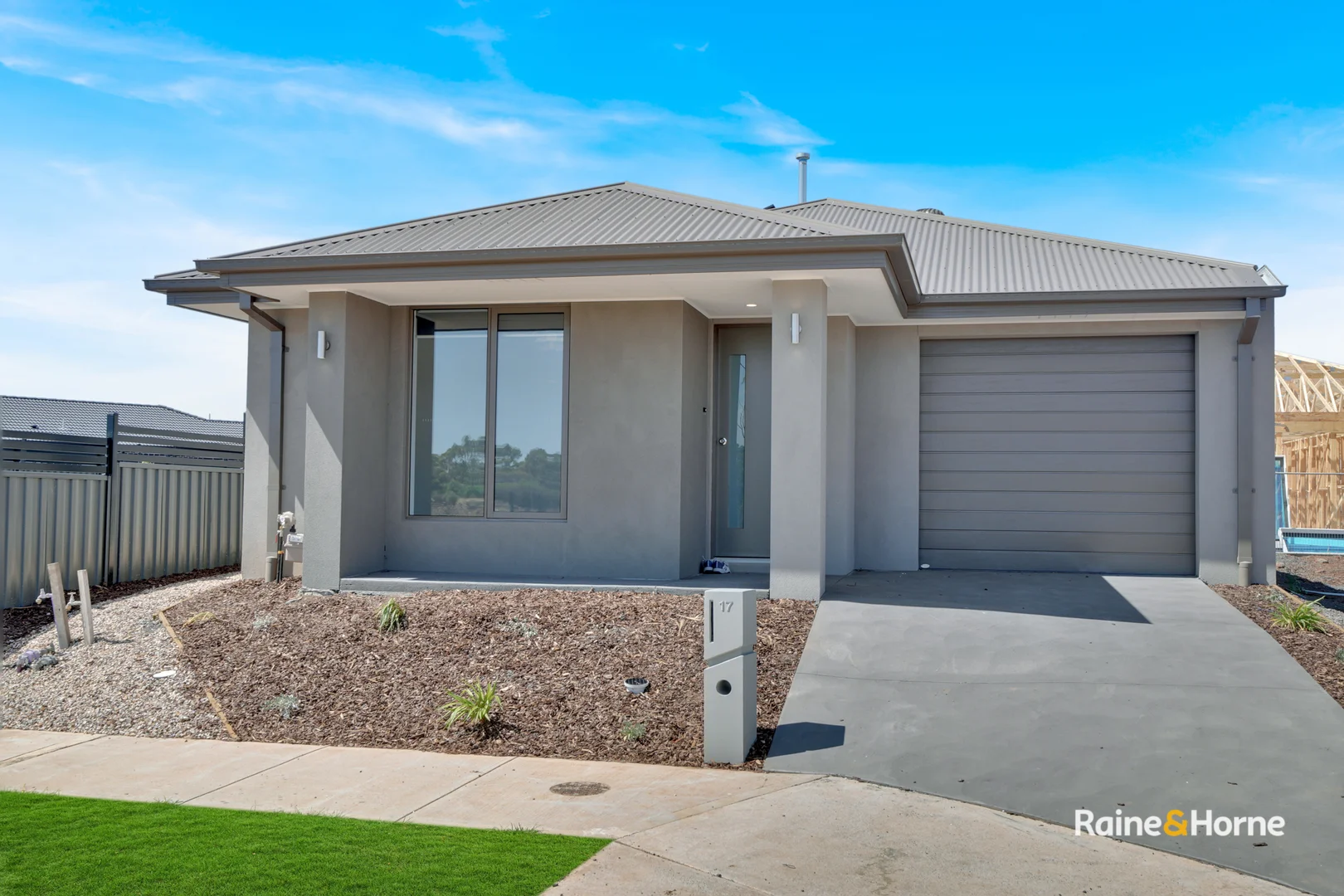 17 Hovea Crescent, Manor Lakes VIC 3024 photo 2