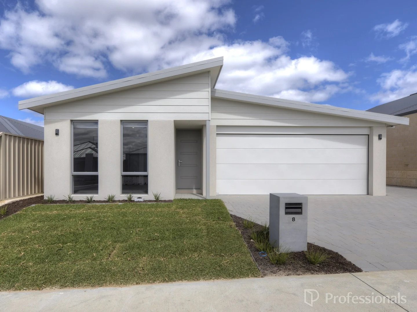 8 Damsel Way, Two Rocks WA 6037