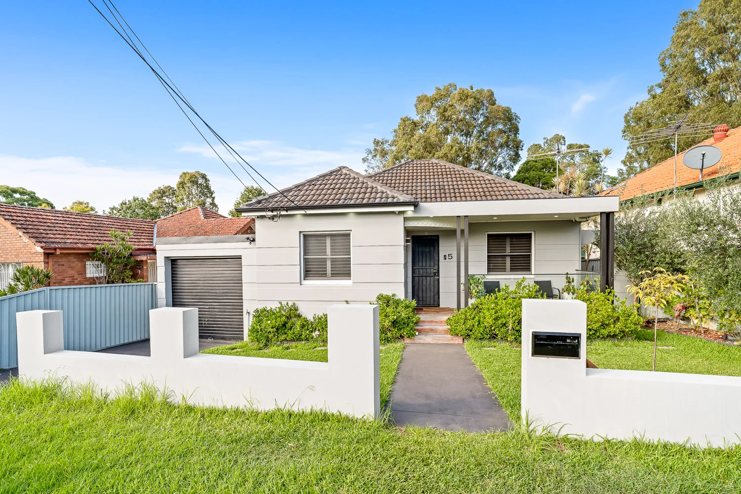 5 Bungalow Road, Roselands NSW 2196