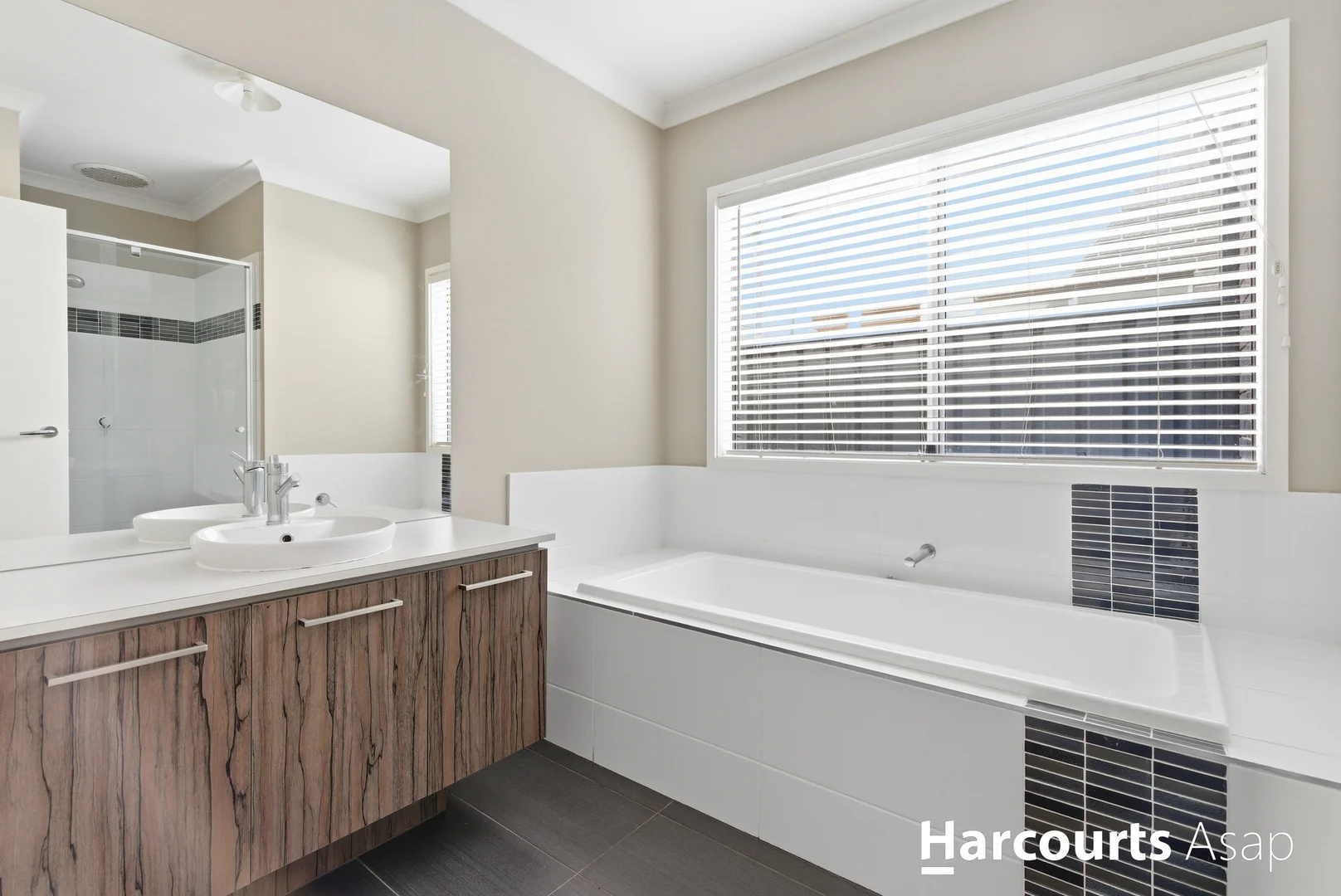 Additional image 10 of 33 Ventasso Street, Clyde North VIC 3978