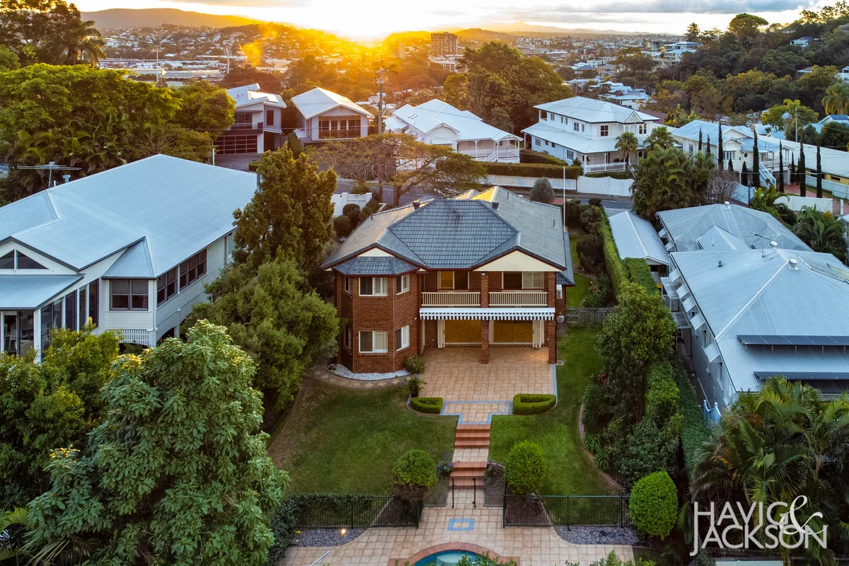 37 Hipwood Road, Hamilton QLD 4007
