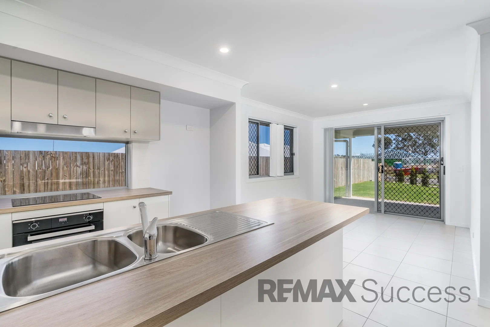 2/4 Oriole CRT, Glenvale QLD 4350 photo 2
