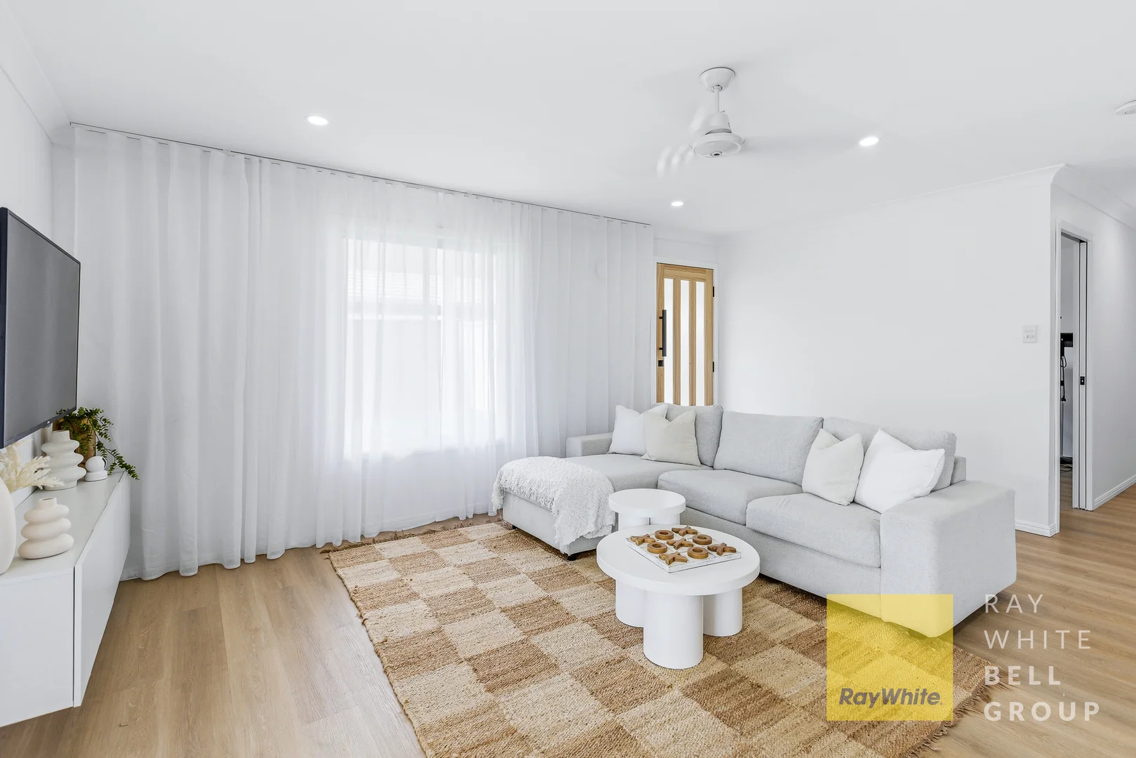 2/9 Beitz Avenue, Labrador QLD 4215 photo 3