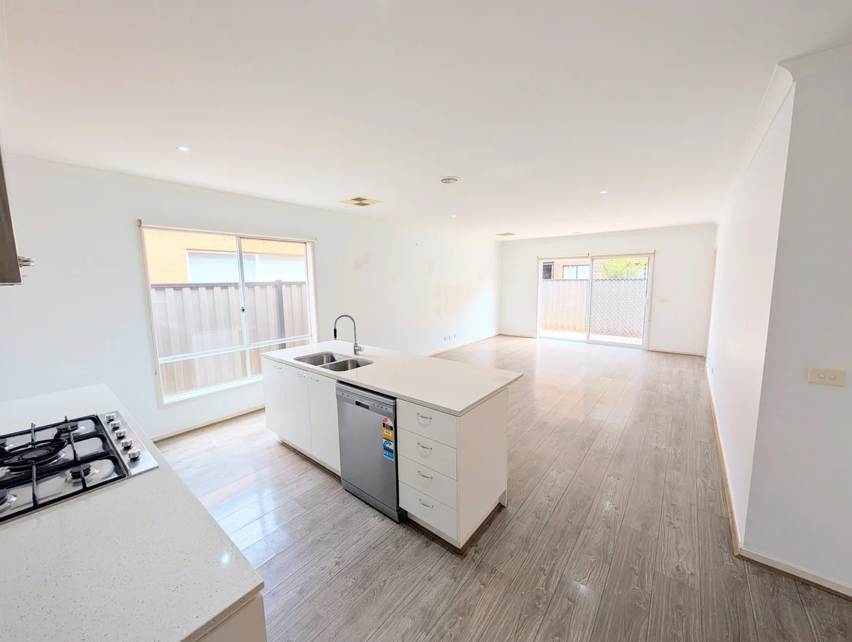 Additional image 3 of 33 Peninsula Crescent, Craigieburn VIC 3064