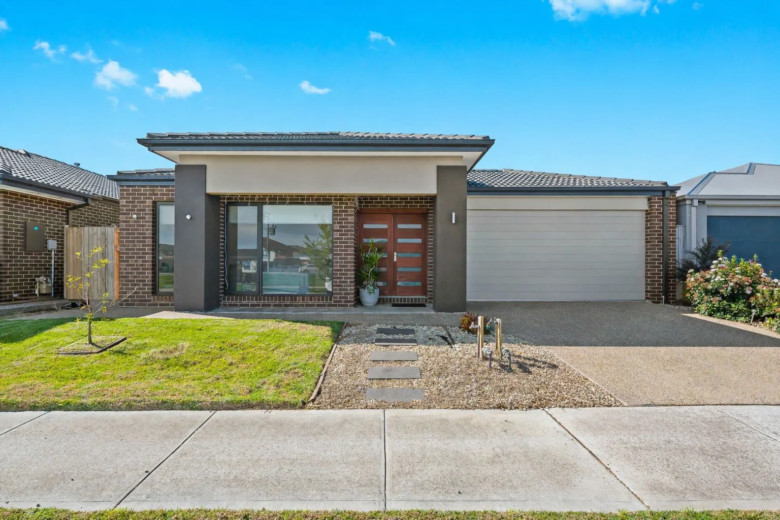 20 Burnett Wy, Clyde North VIC 3978