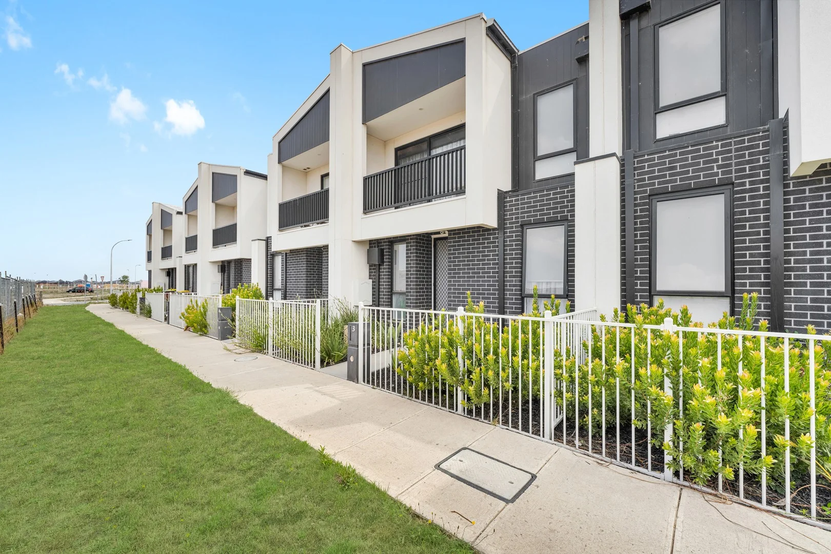 3 Eifel Walk, Clyde VIC 3978