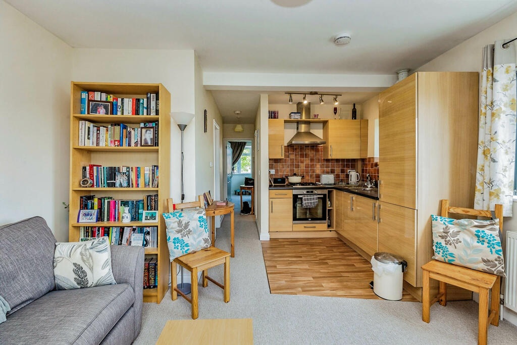 Additional image 2 of 2 Bed Flat, Wootton Road, OX14, N1 7GU