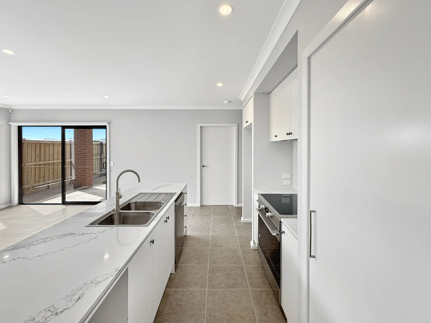 Additional image 3 of 27 Camelon Avenue, Thornhill Park VIC 3335