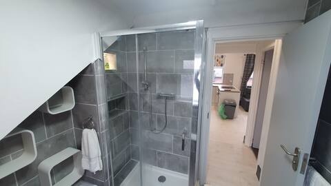 1 Bed Flat, Canton, CF5, N1 7GU photo 5